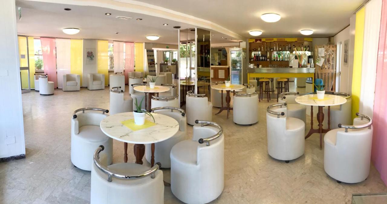 Hotel Naica リミニ エクステリア 写真