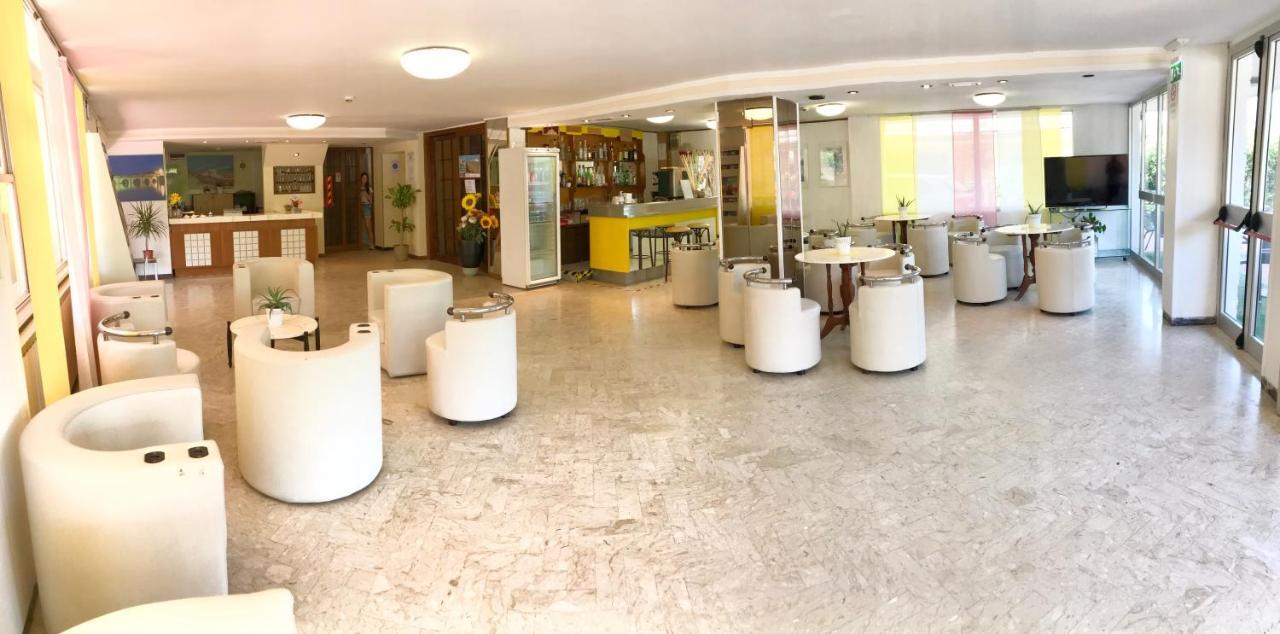 Hotel Naica リミニ エクステリア 写真
