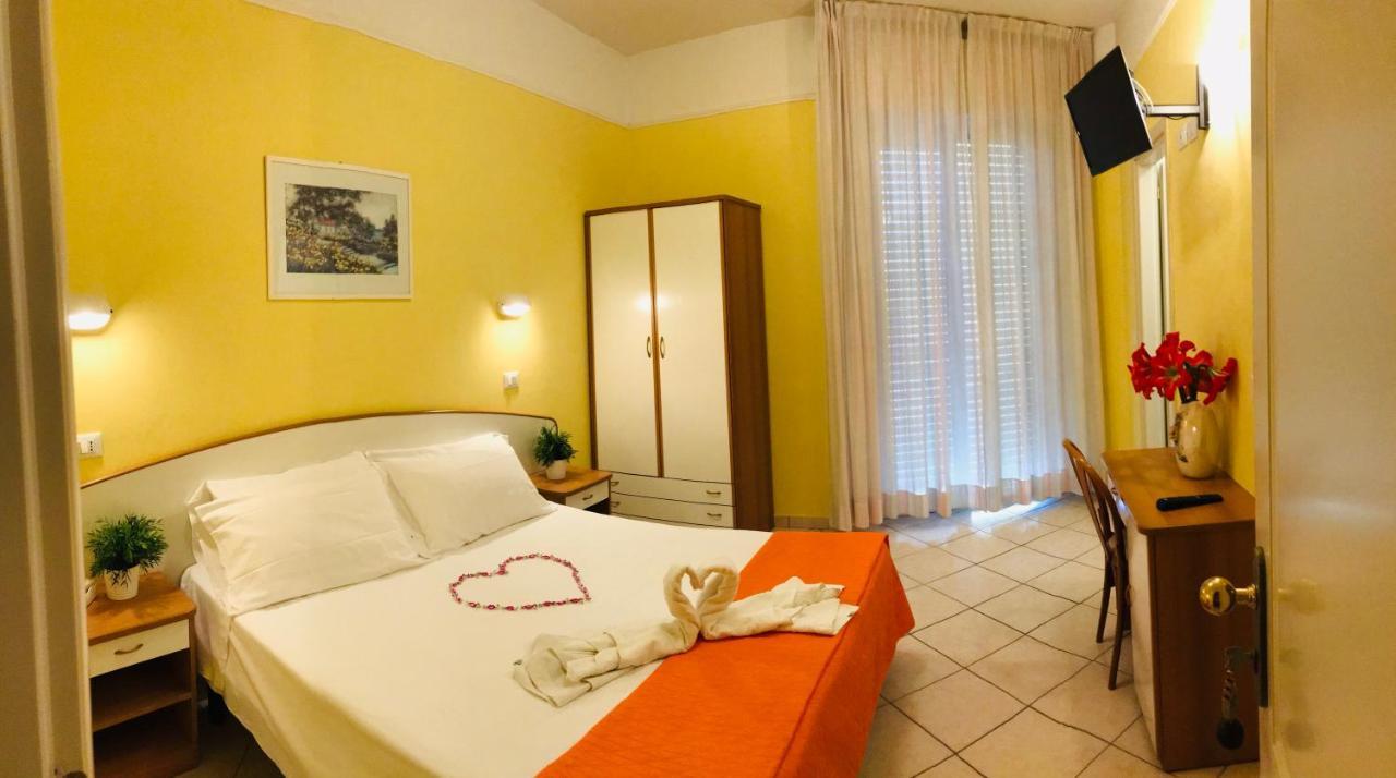 Hotel Naica リミニ エクステリア 写真