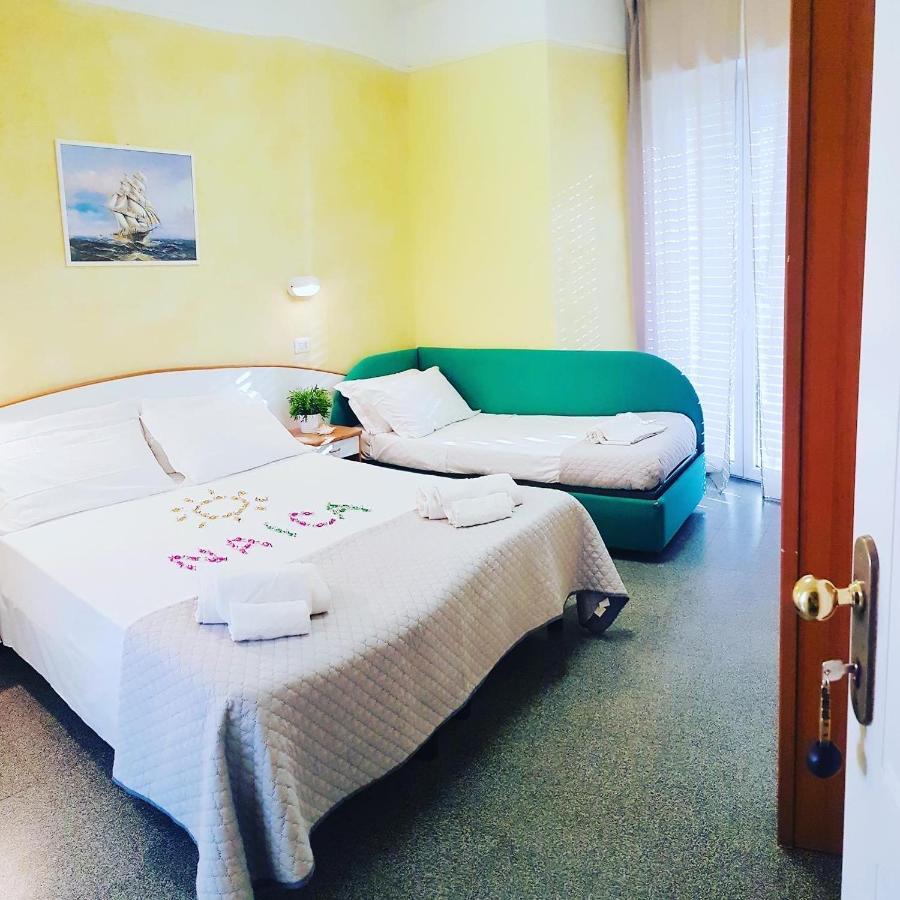 Hotel Naica リミニ エクステリア 写真