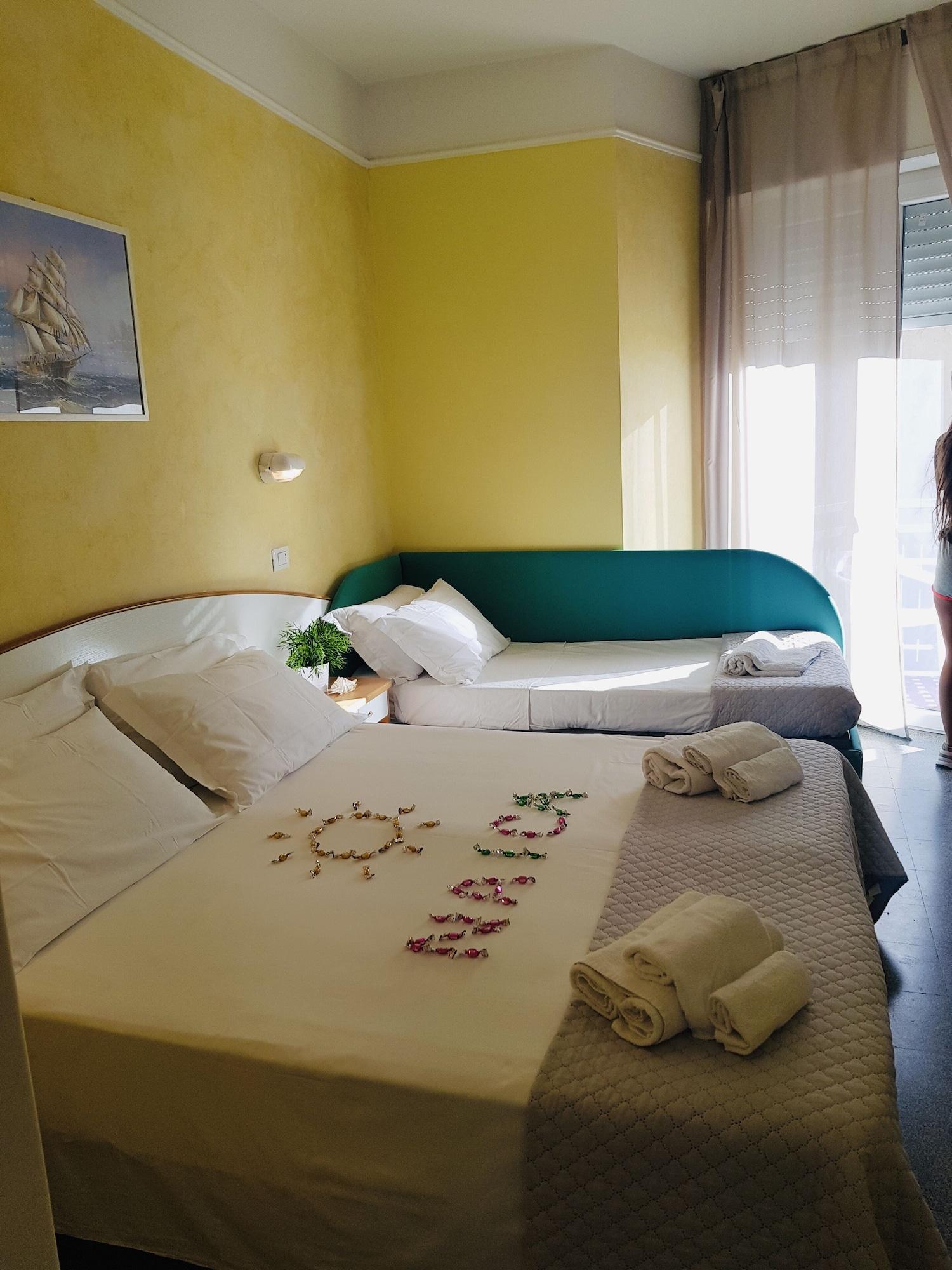 Hotel Naica リミニ エクステリア 写真