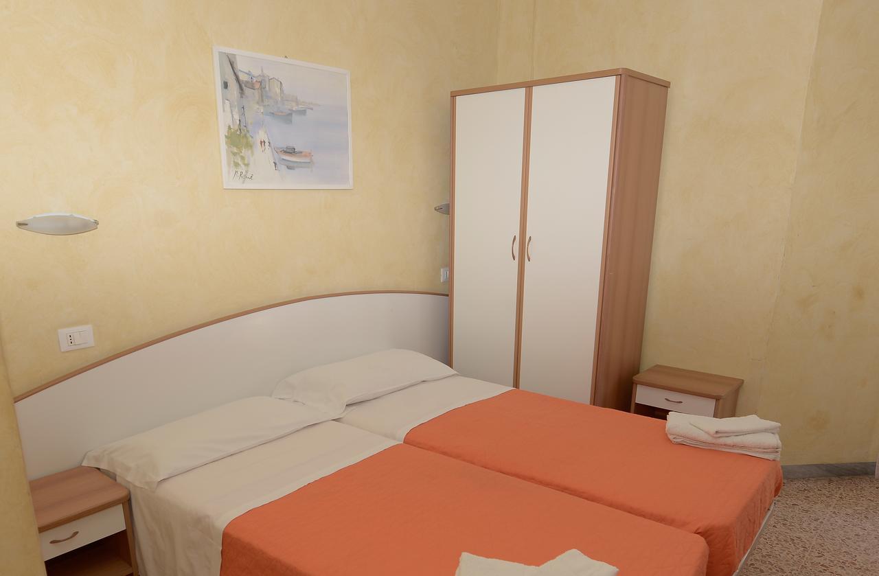 Hotel Naica リミニ エクステリア 写真