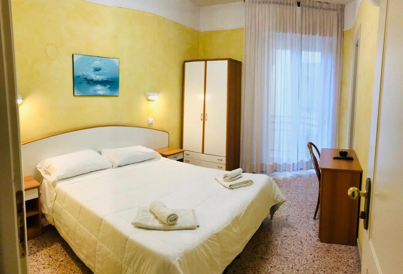 Hotel Naica リミニ エクステリア 写真